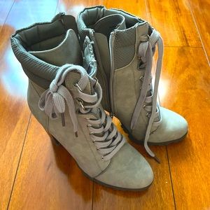 Women’s Boots Size 8.5